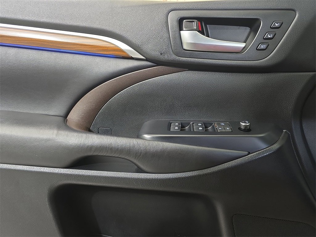 Used 2019 Toyota Highlander Limited image 30