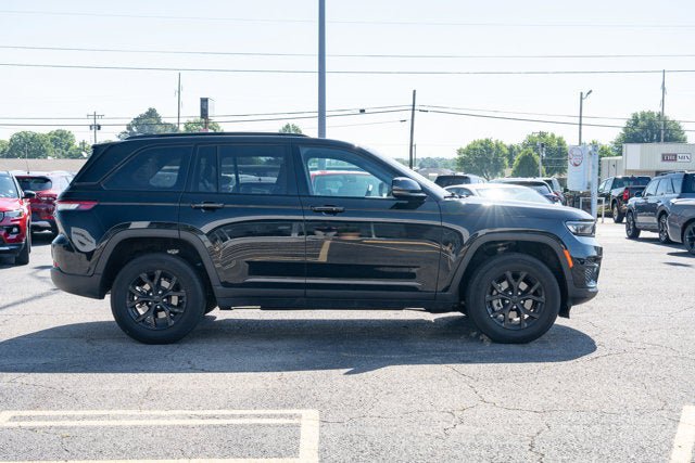 Certified 2025 Jeep Grand Cherokee Altitude AWD/4WD image 6