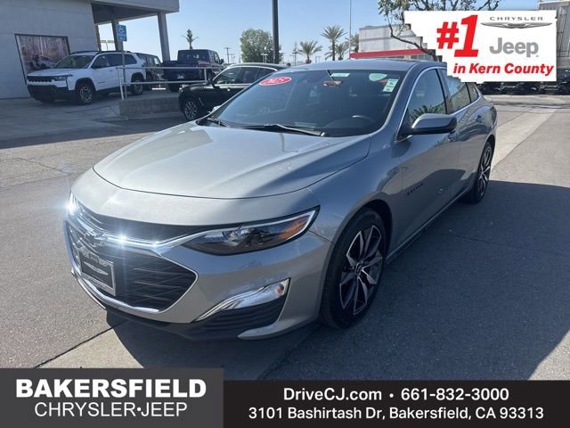Used 2025 Chevrolet Malibu RS FWD image 1