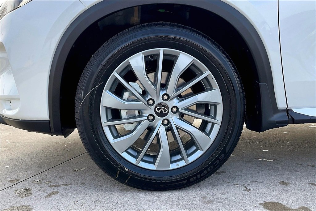 New 2025 INFINITI QX50 Luxe image 12