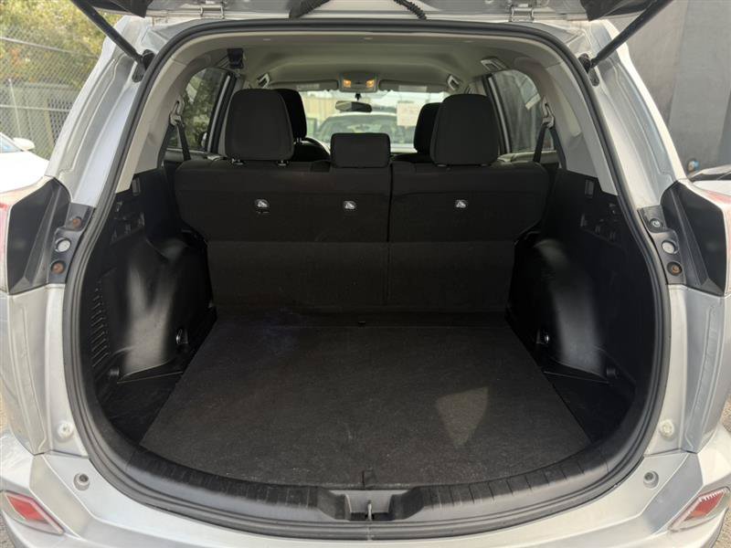 Used 2016 Toyota RAV4 LE AWD/4WD image 29