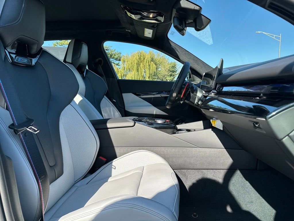 New 2026 BMW M5 w/ Executive Package image 30