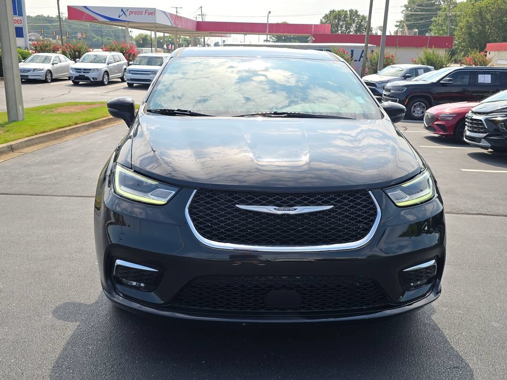 Used 2023 Chrysler Pacifica Touring-L FWD image 8
