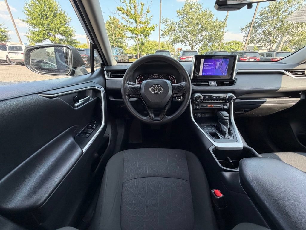 Used 2025 Toyota RAV4 XLE AWD/4WD image 19