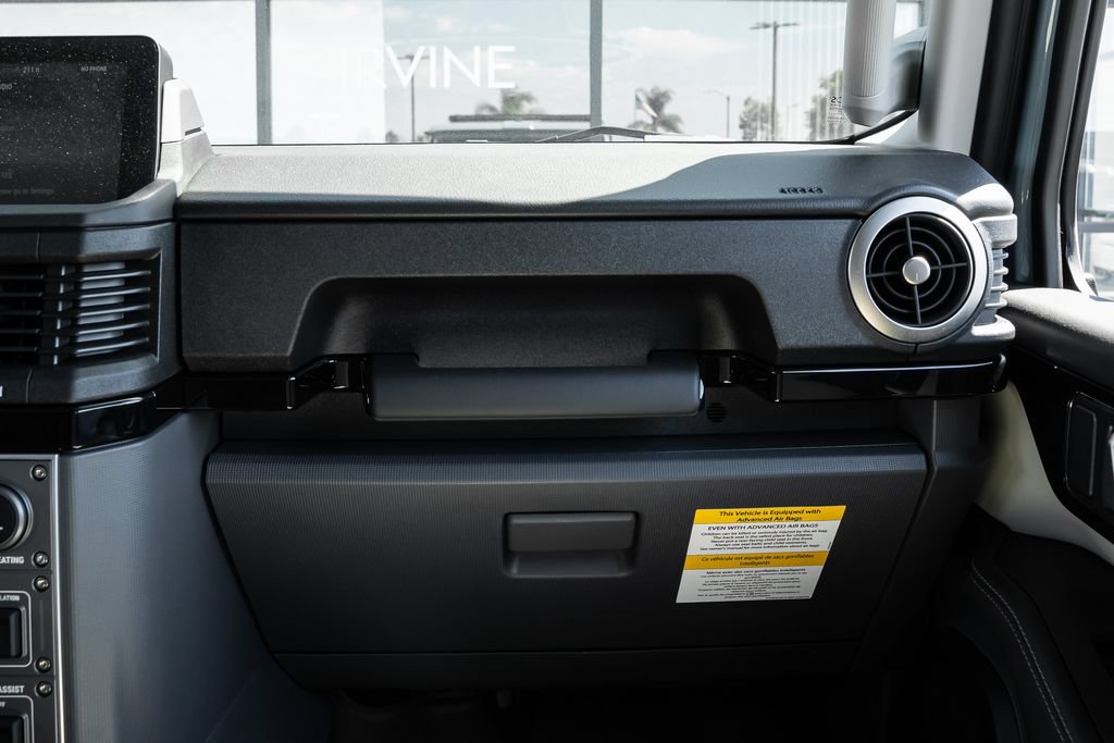 Used 2025 INEOS Grenadier Station Wagon AWD/4WD image 32