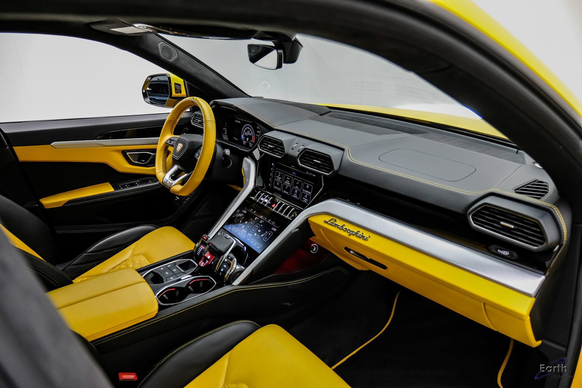 Used 2021 Lamborghini Urus AWD/4WD image 48