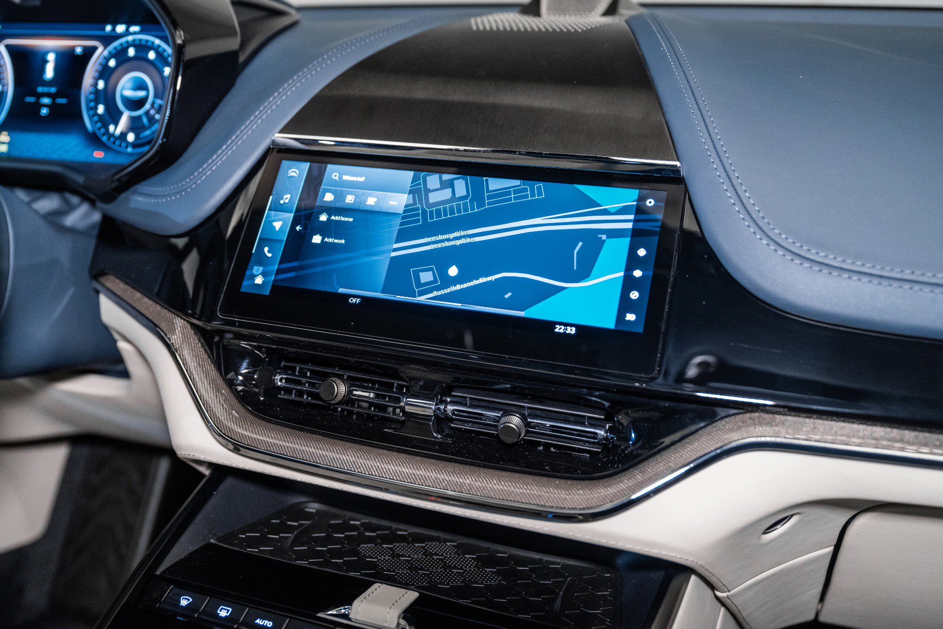 Used 2025 Aston Martin DBX 707 image 27