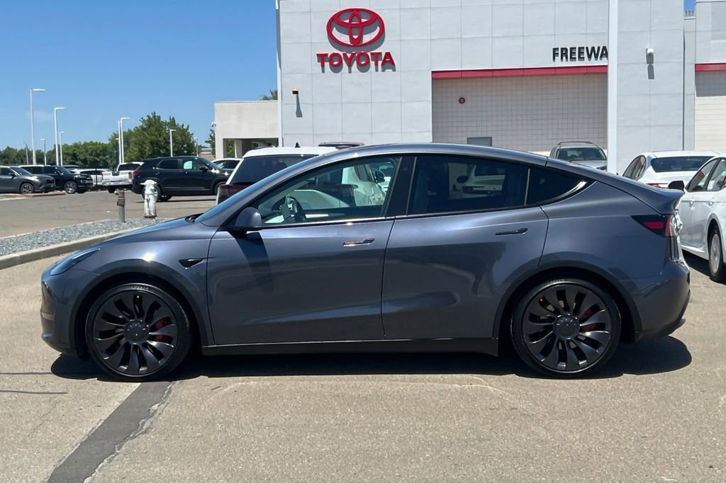 Used 2022 Tesla Model Y Performance AWD/4WD image 9