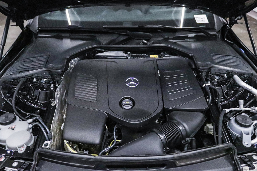 Used 2025 Mercedes-Benz C 300 4MATIC Sedan image 28