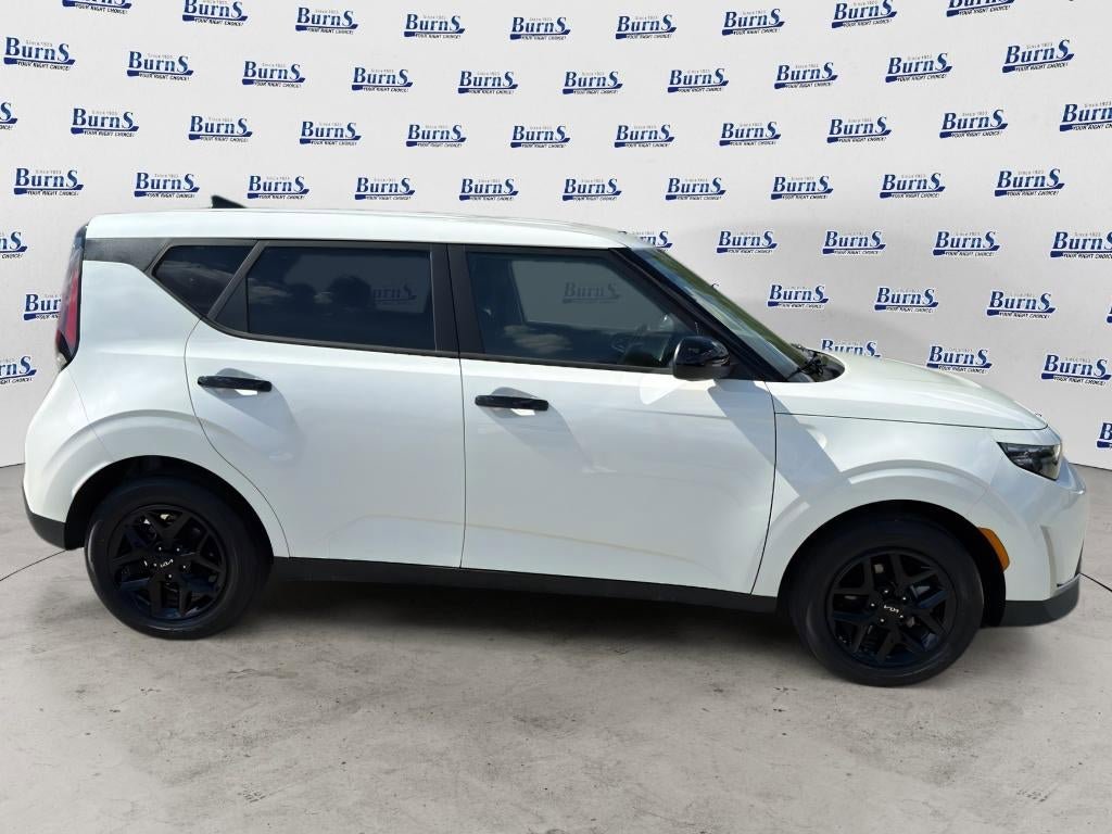 Used 2025 Kia Soul LX w/ LX Technology Package FWD image 8