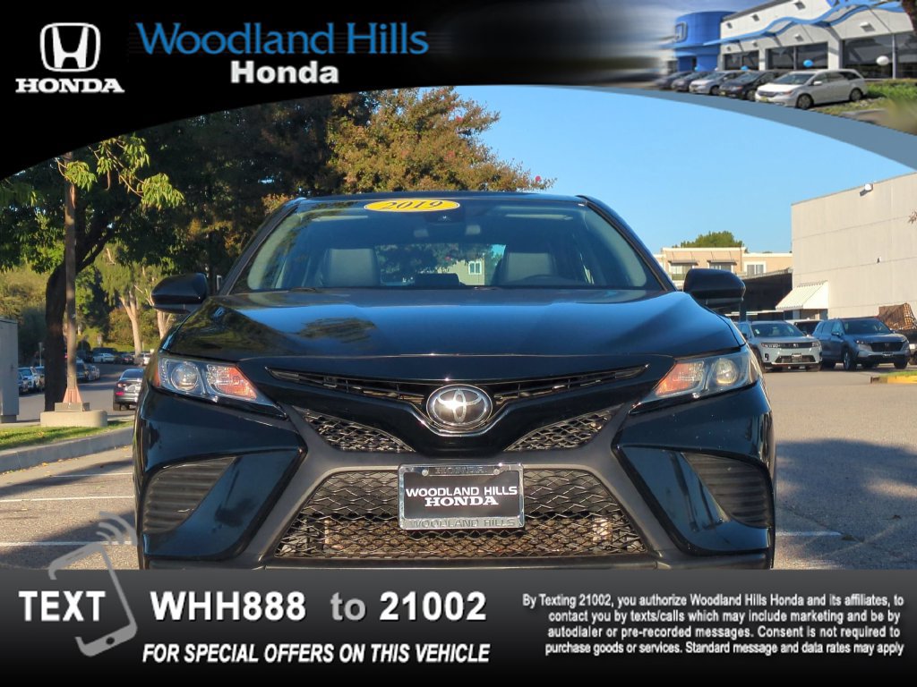 Used 2019 Toyota Camry SE w/ Carpet Mat Package FWD image 2