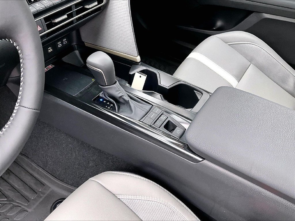 Used 2026 Toyota Camry SE w/ Convenience Package AWD/4WD image 20