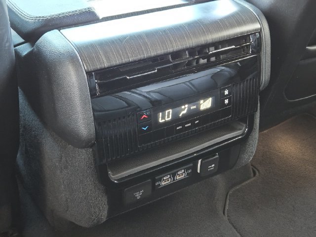 Certified 2024 Jeep Wagoneer Series II w/ Flexible Seating Group AWD/4WD image 30