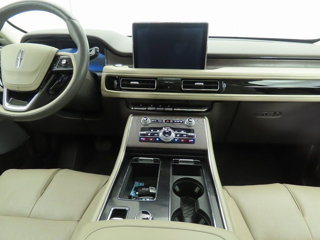 Used 2023 Lincoln Aviator Reserve w/ Equipment Group 201A image 13