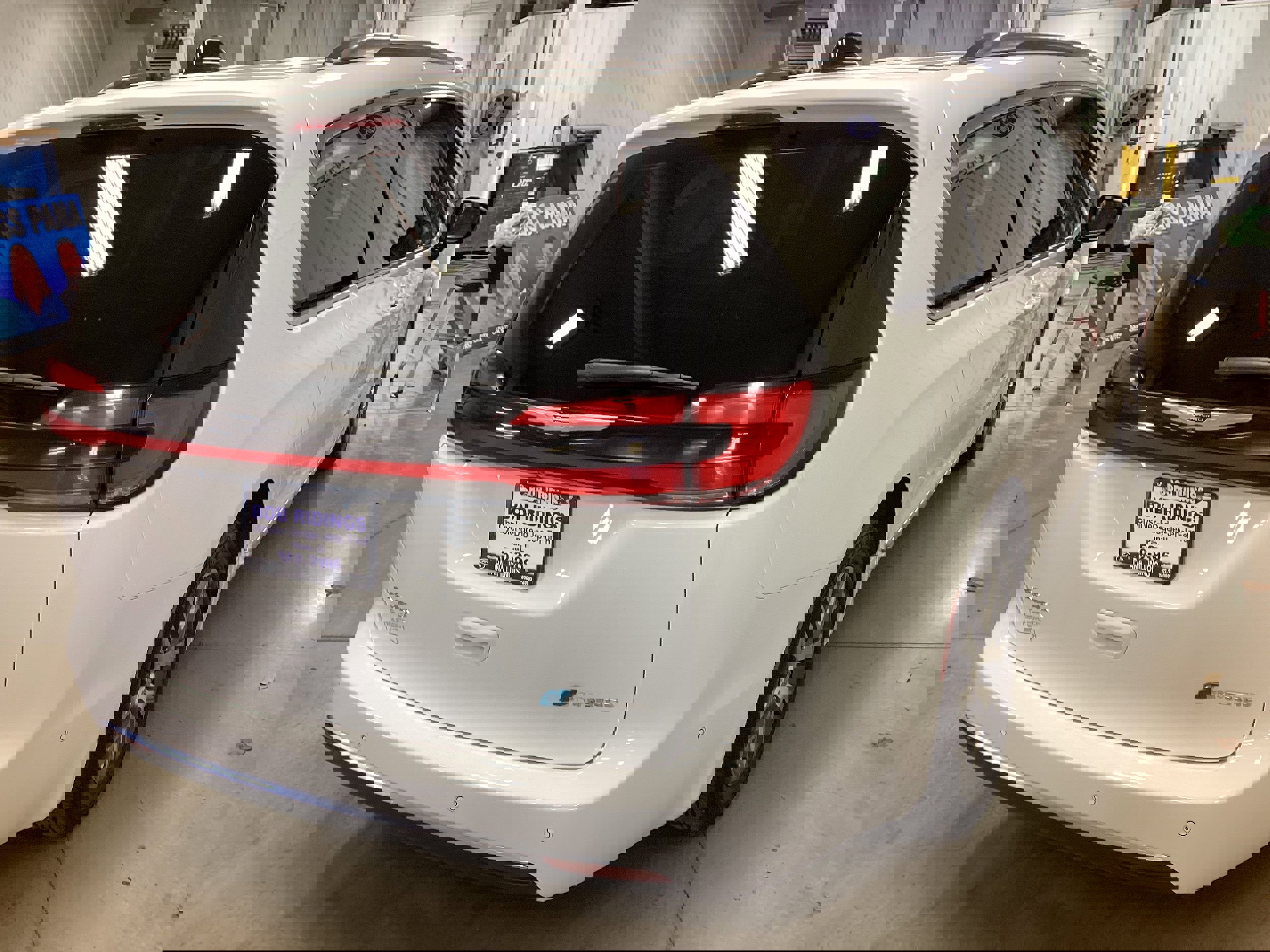 Used 2025 Chrysler Pacifica Pinnacle image 7