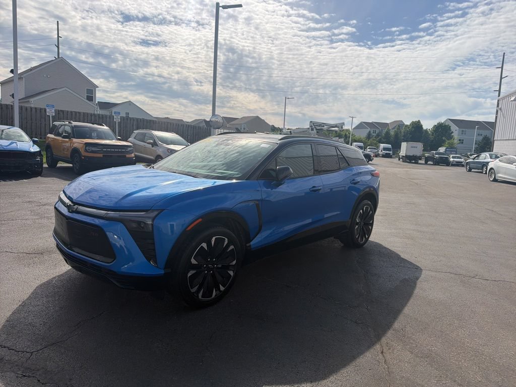 Used 2025 Chevrolet Blazer EV RS FWD image 3