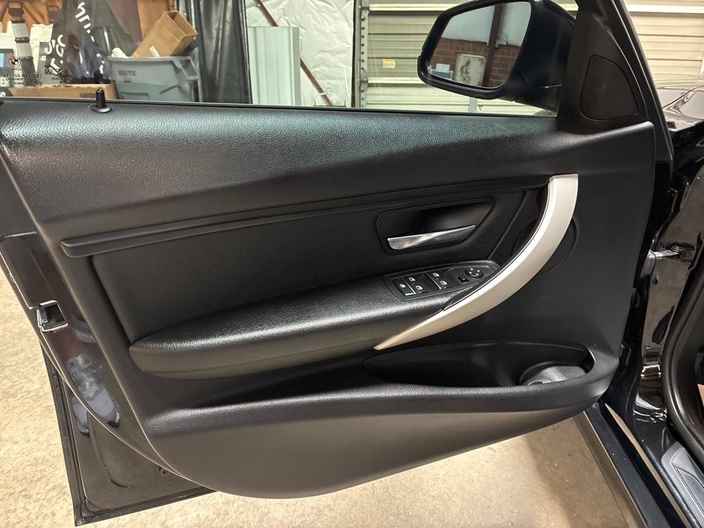 Used 2018 BMW 320i Sedan RWD image 14