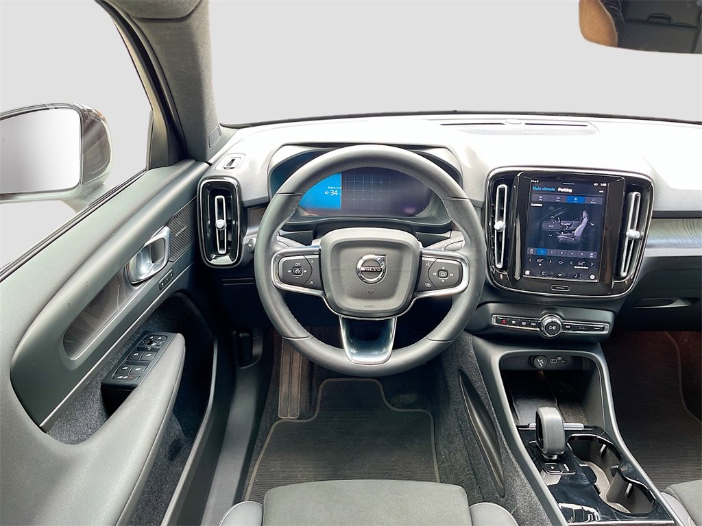 Used 2023 Volvo XC40 Recharge Ultimate image 24