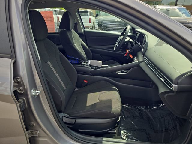 Certified 2021 Hyundai Elantra SE FWD image 23