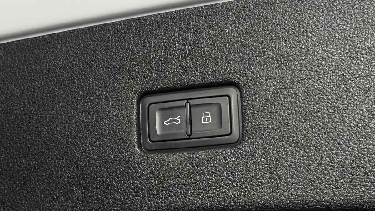 Used 2020 Audi Q8 Premium Plus w/ Premium Plus Package AWD/4WD image 35