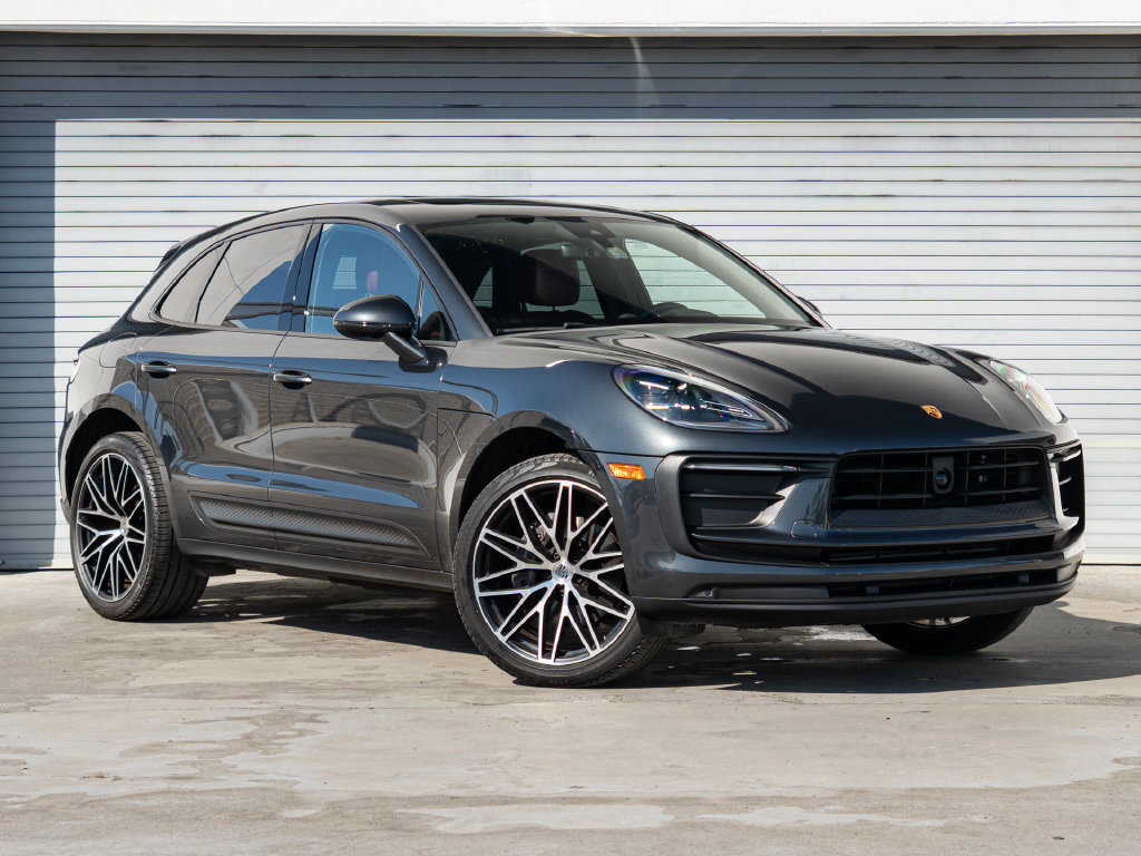 Certified 2023 Porsche Macan AWD/4WD image 30