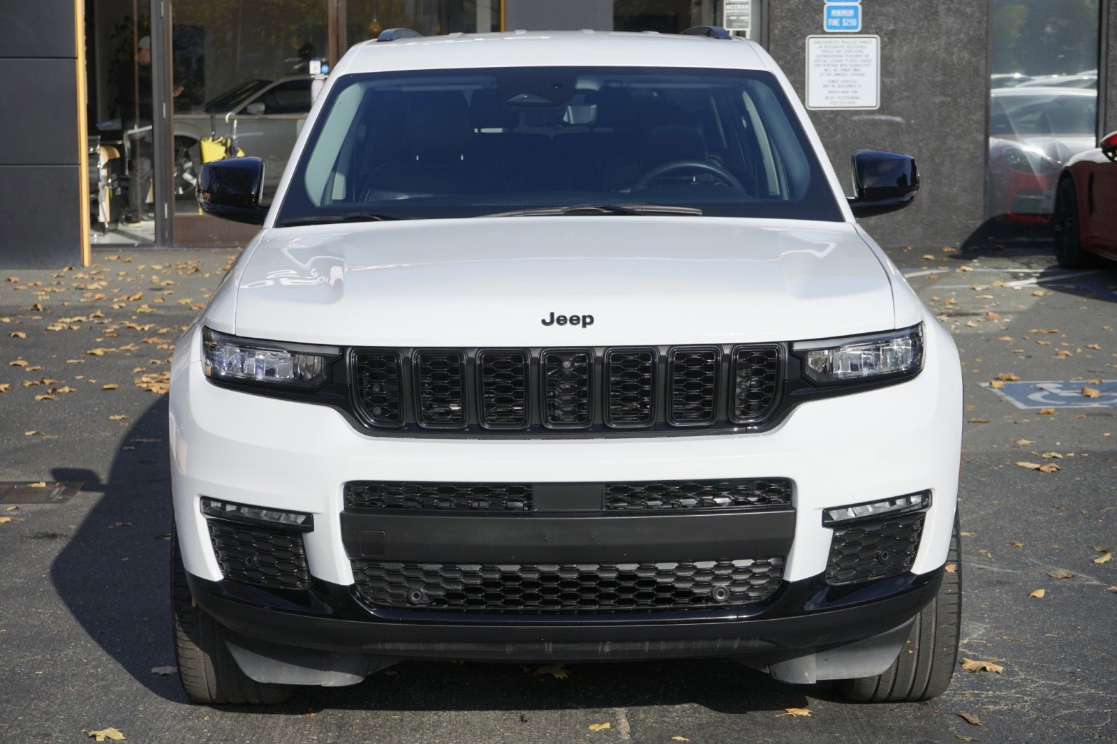 Used 2023 Jeep Grand Cherokee L Limited w/ Luxury Tech Group II image 4