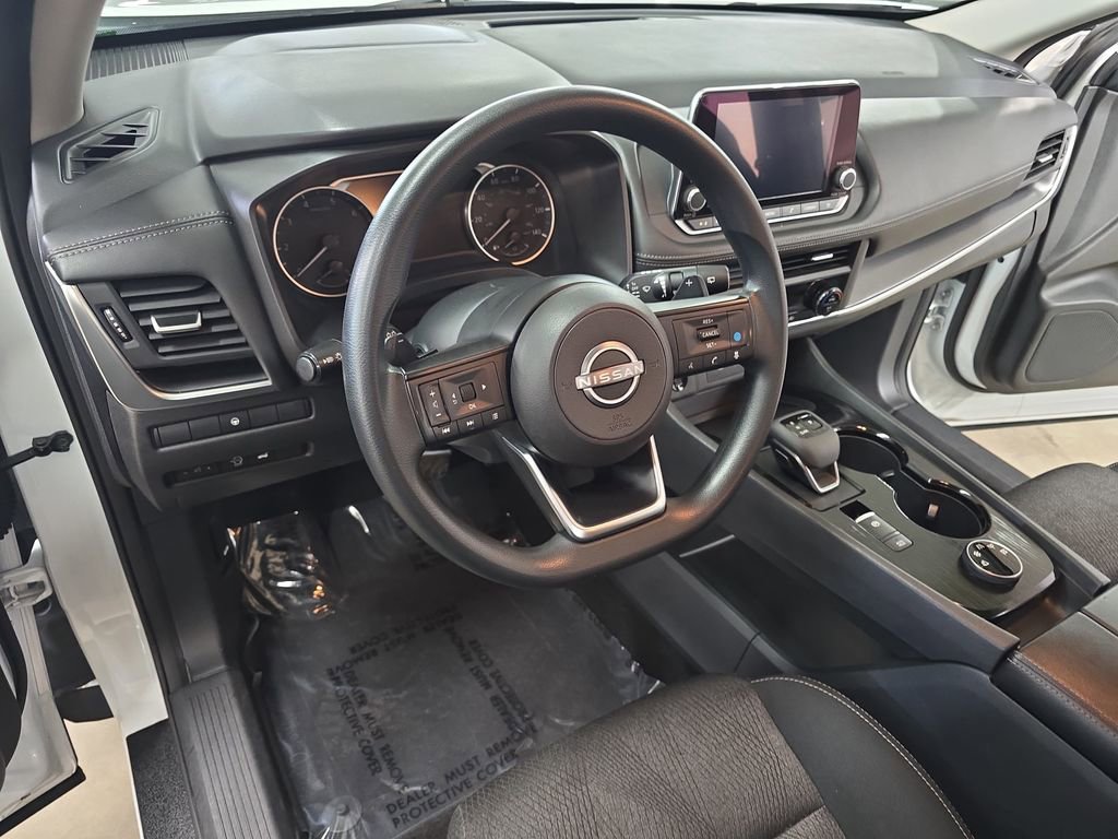 Used 2024 Nissan Rogue SV AWD/4WD image 16
