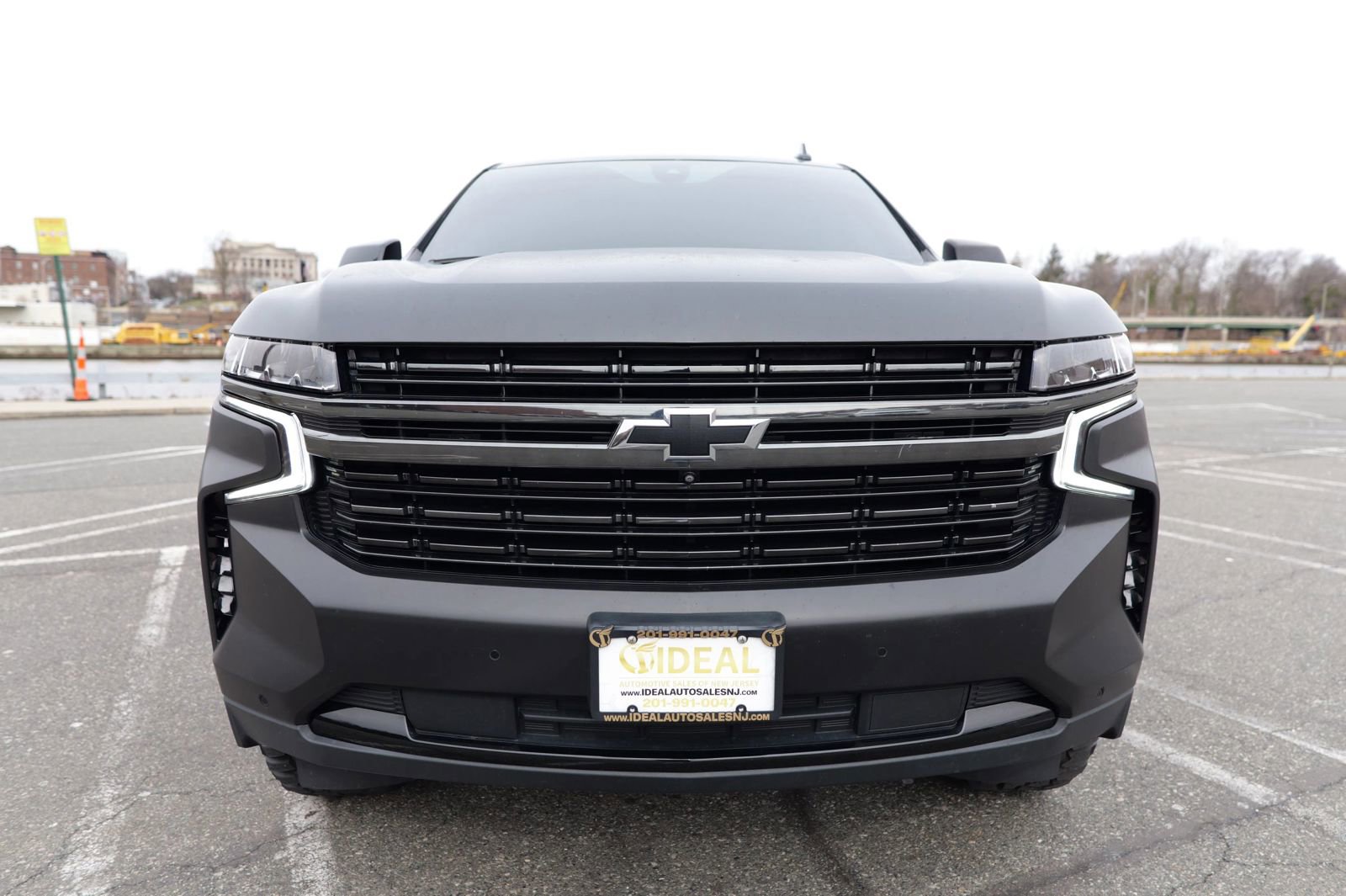 Used 2021 Chevrolet Suburban RST w/ Luxury Package image 2