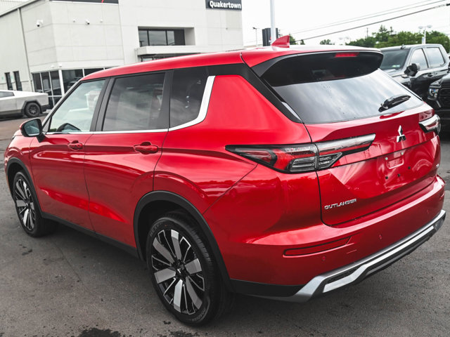 New 2025 Mitsubishi Outlander SE image 4