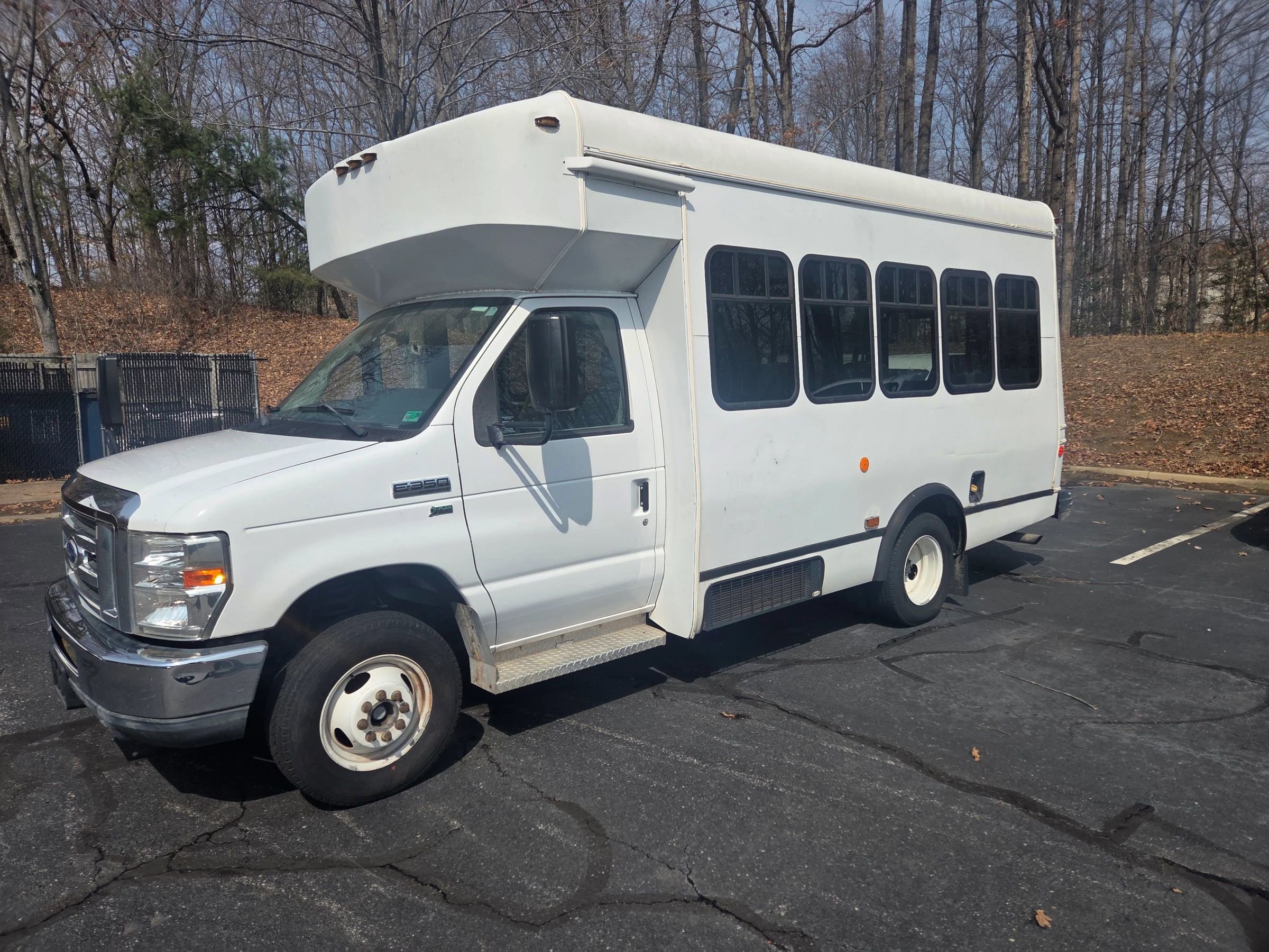 Used 2014 Ford E-350 and Econoline 350 Super Duty image 2