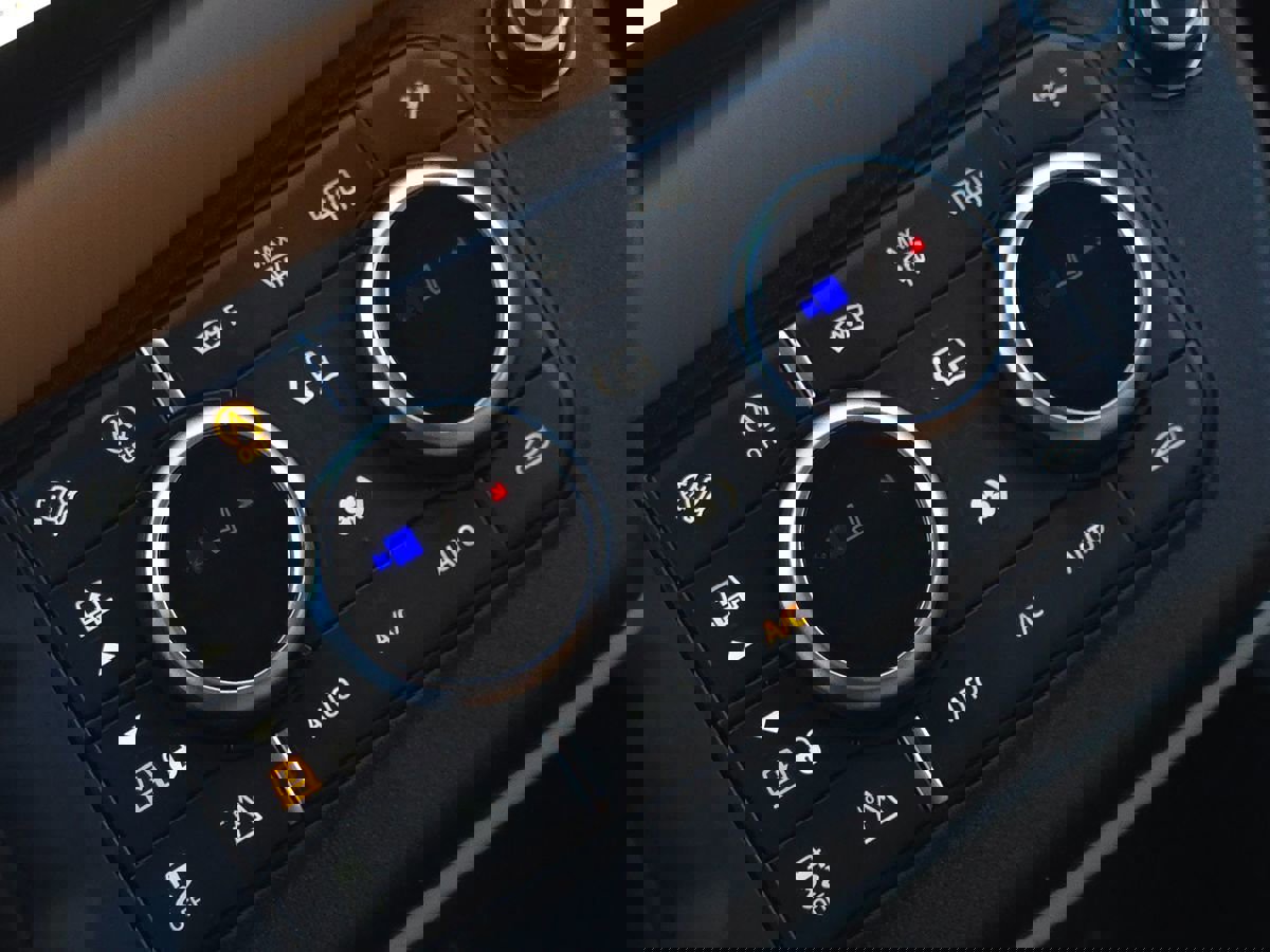 Used 2023 Land Rover Defender 130 S image 66