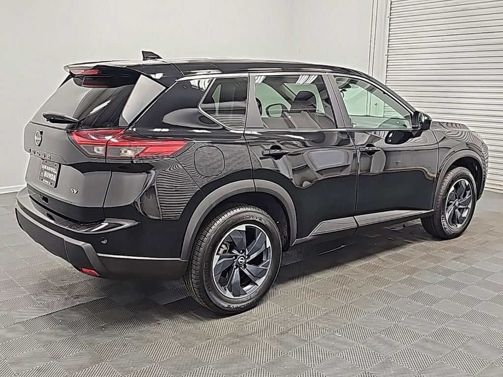 Used 2024 Nissan Rogue SV image 9