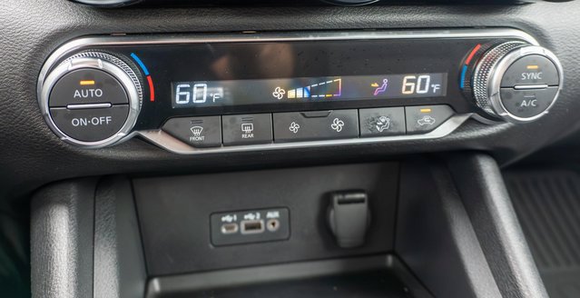 Certified 2023 Nissan Sentra SR FWD image 27