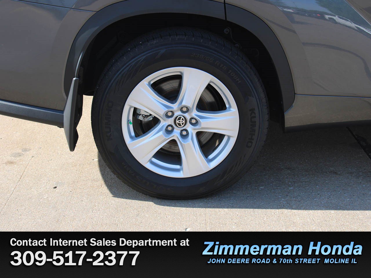 Used 2024 Toyota Highlander LE AWD/4WD image 22