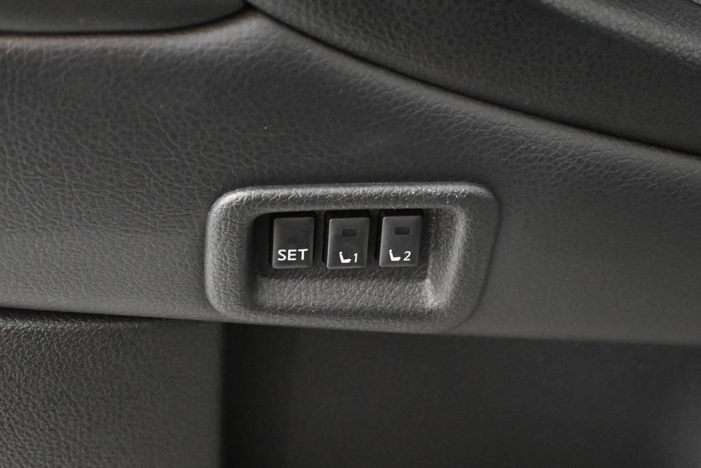 Used 2014 Nissan Murano LE w/ Platinum Edition Package AWD/4WD image 30