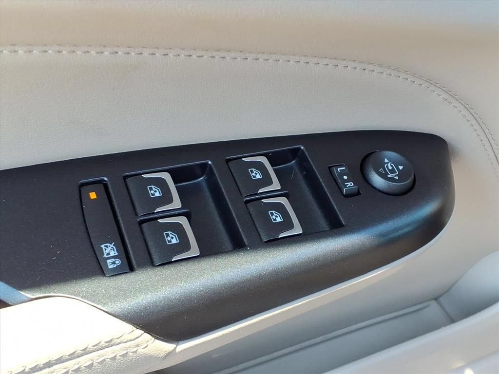 Used 2015 Cadillac SRX Luxury w/ Driver Awareness Package FWD image 7