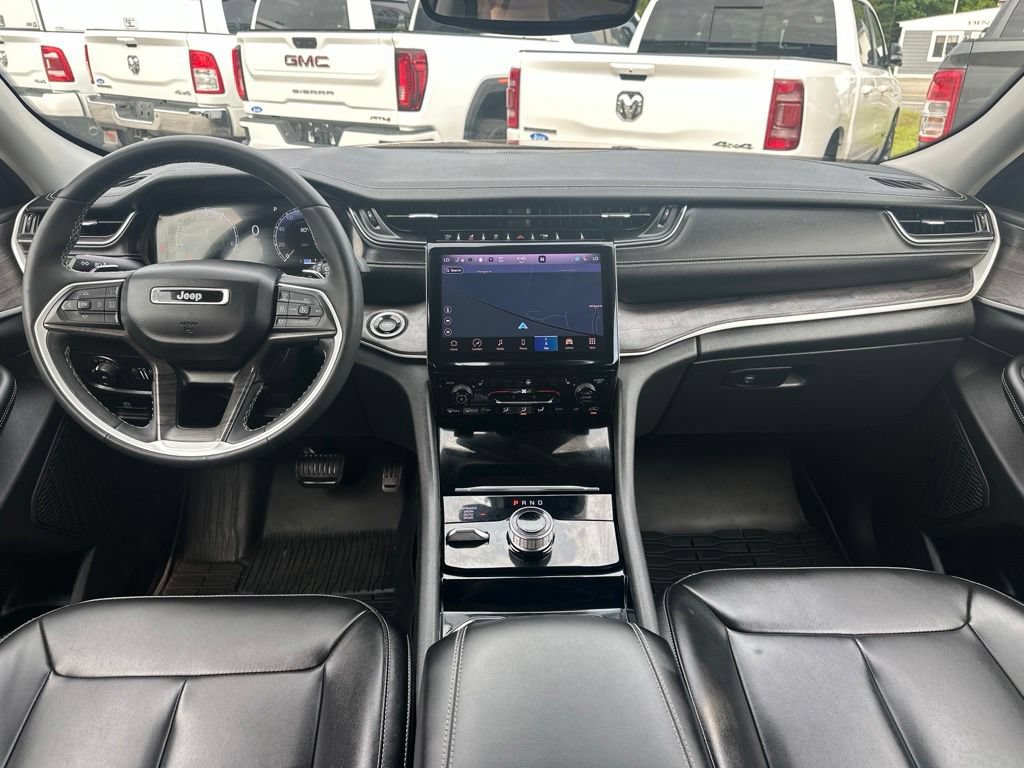 Used 2023 Jeep Grand Cherokee Limited AWD/4WD image 19