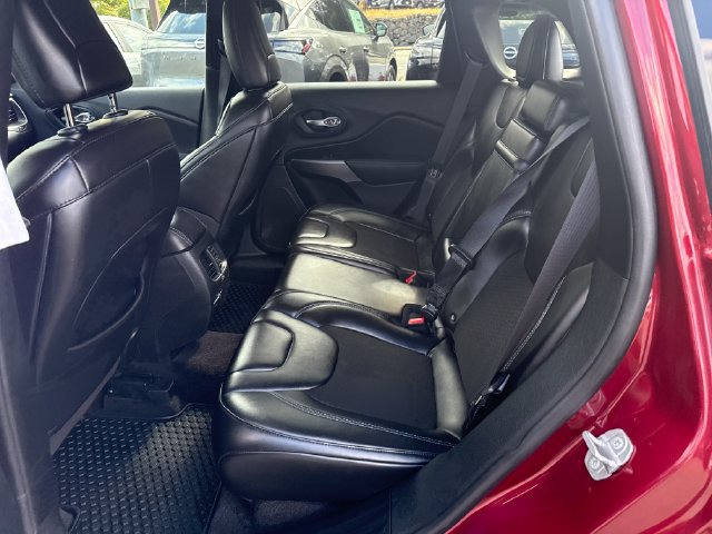 Used 2019 Jeep Cherokee Latitude Plus w/ Comfort/Convenience Group AWD/4WD image 13