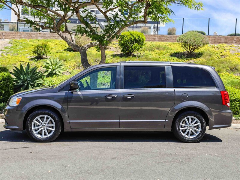 Used 2018 Dodge Grand Caravan SXT FWD image 2