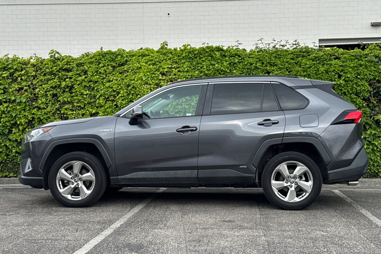 Used 2021 Toyota RAV4 XLE Premium AWD/4WD image 7