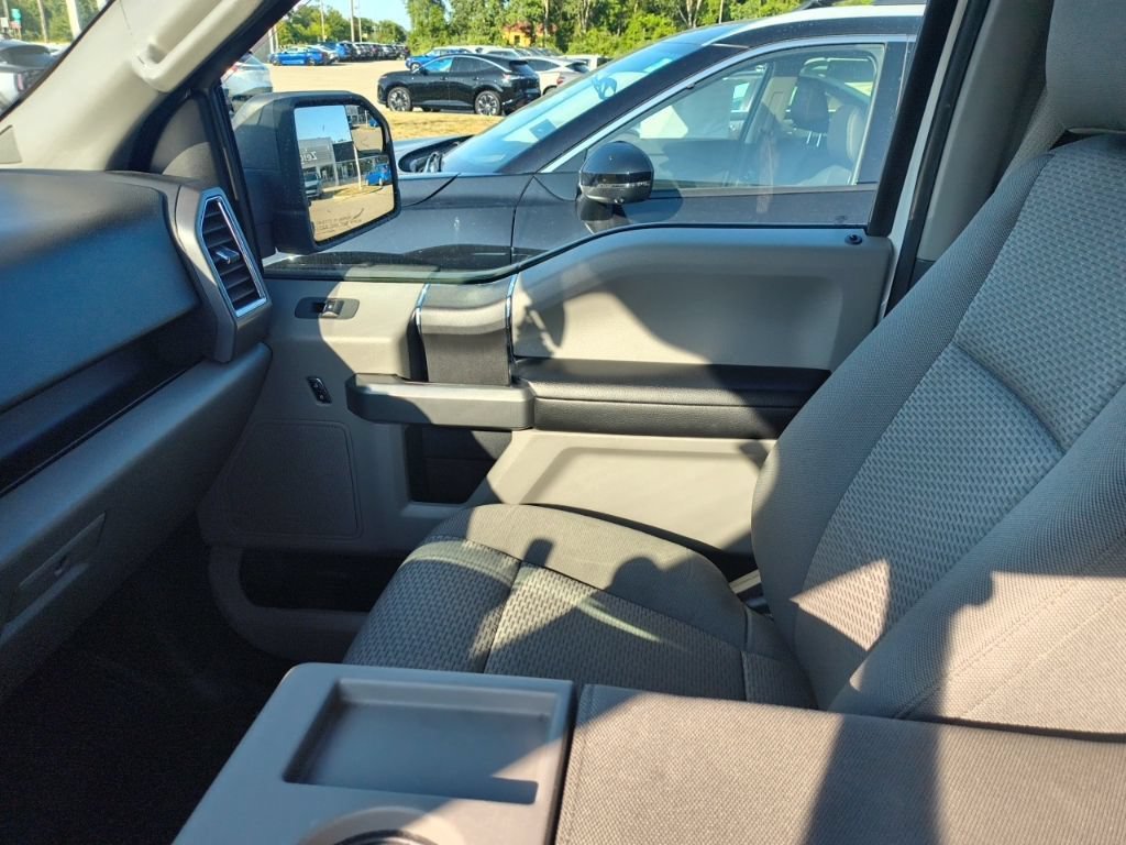 Used 2016 Ford F150 XLT AWD/4WD image 4
