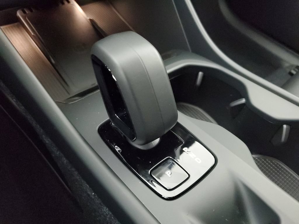 New 2026 Volvo XC40 B4 Core w/ Protection Package Premier FWD image 32