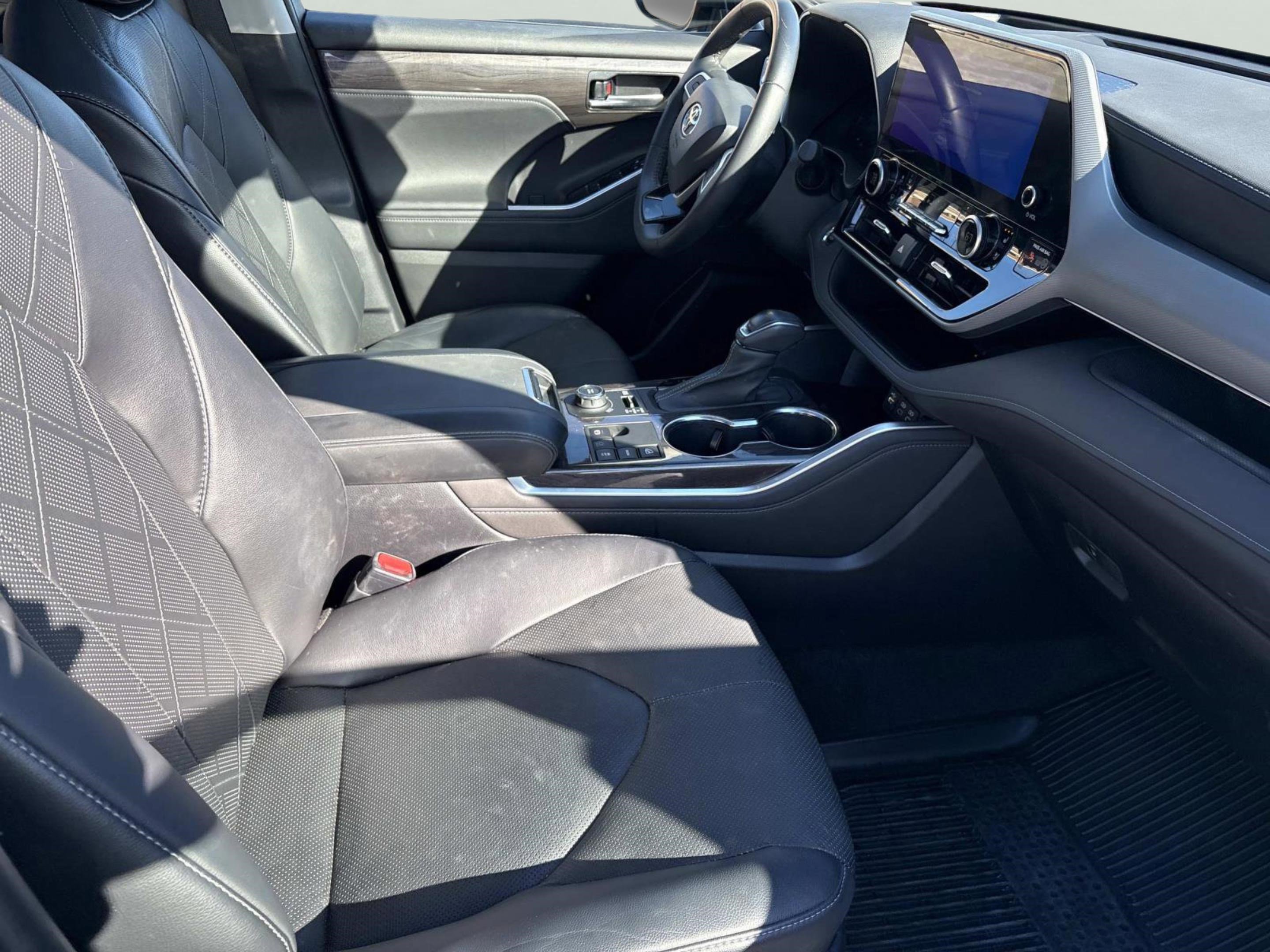 Used 2023 Toyota Highlander Platinum image 26