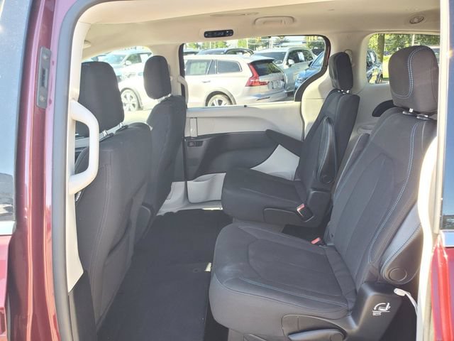 Used 2021 Chrysler Pacifica Touring w/ Cold Weather Group FWD image 24