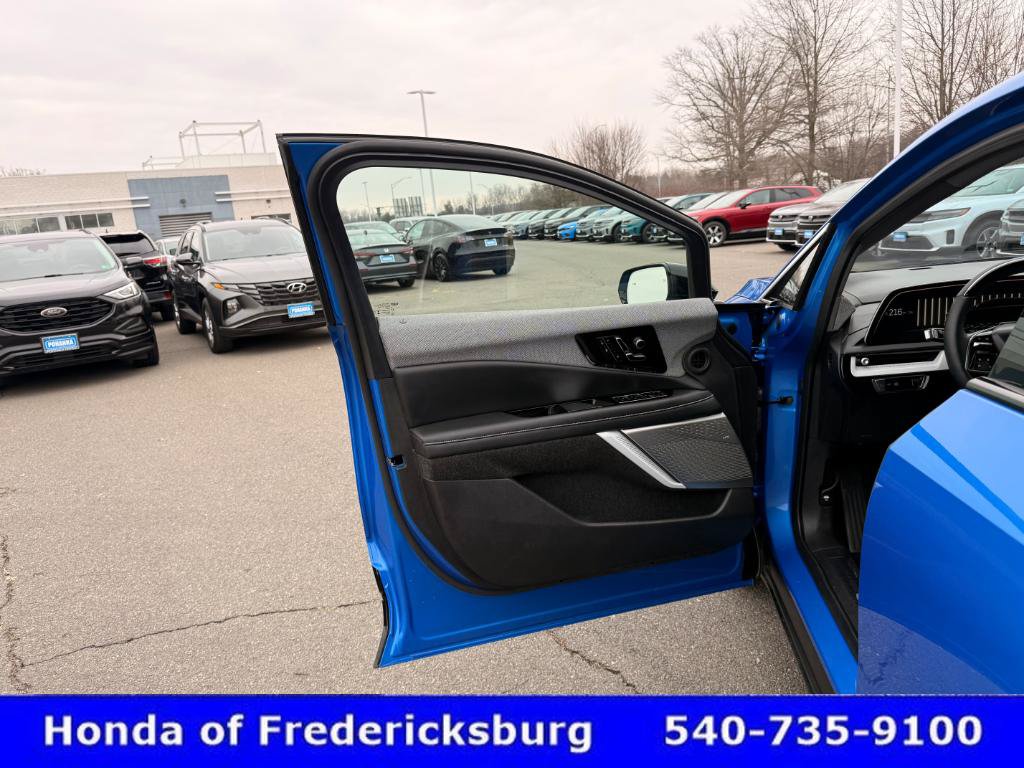 Used 2025 Cadillac Optiq Luxury 1 AWD/4WD image 19