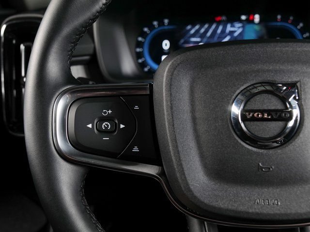 Used 2025 Volvo XC40 B5 Plus AWD/4WD image 19