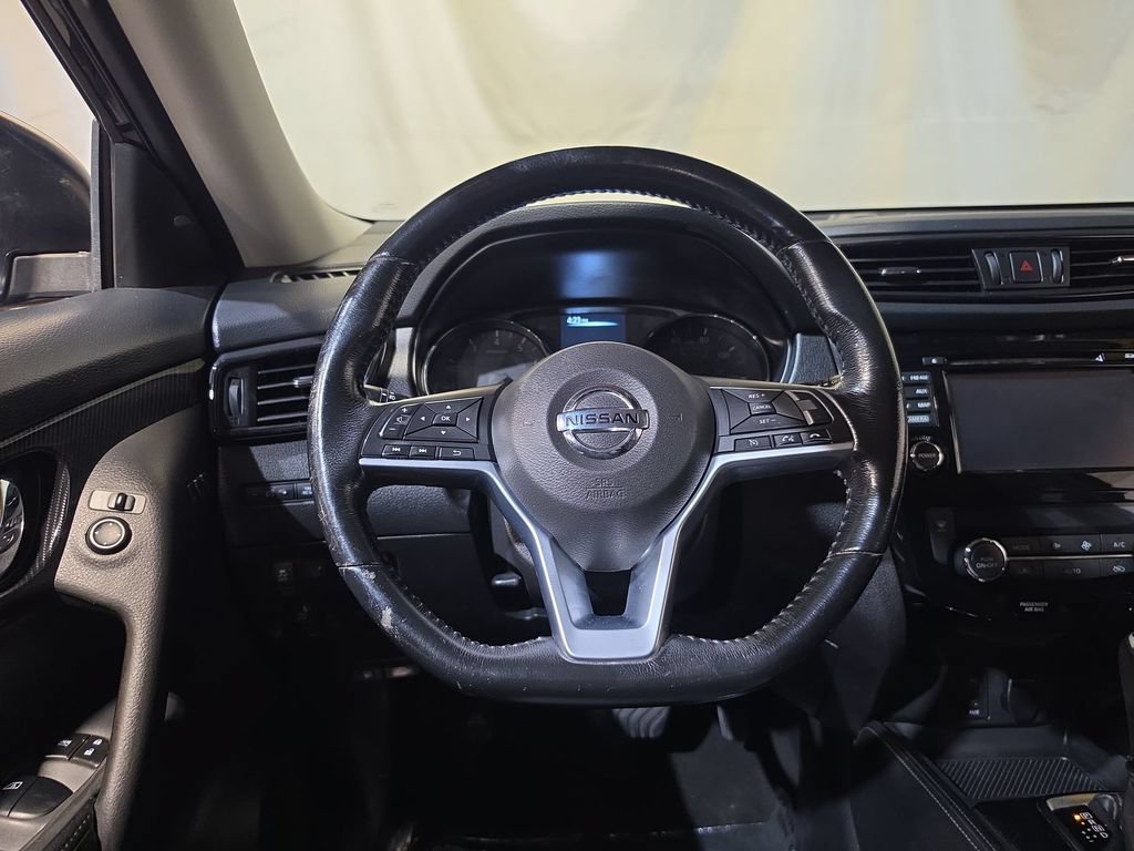 Used 2017 Nissan Rogue SL AWD/4WD image 11
