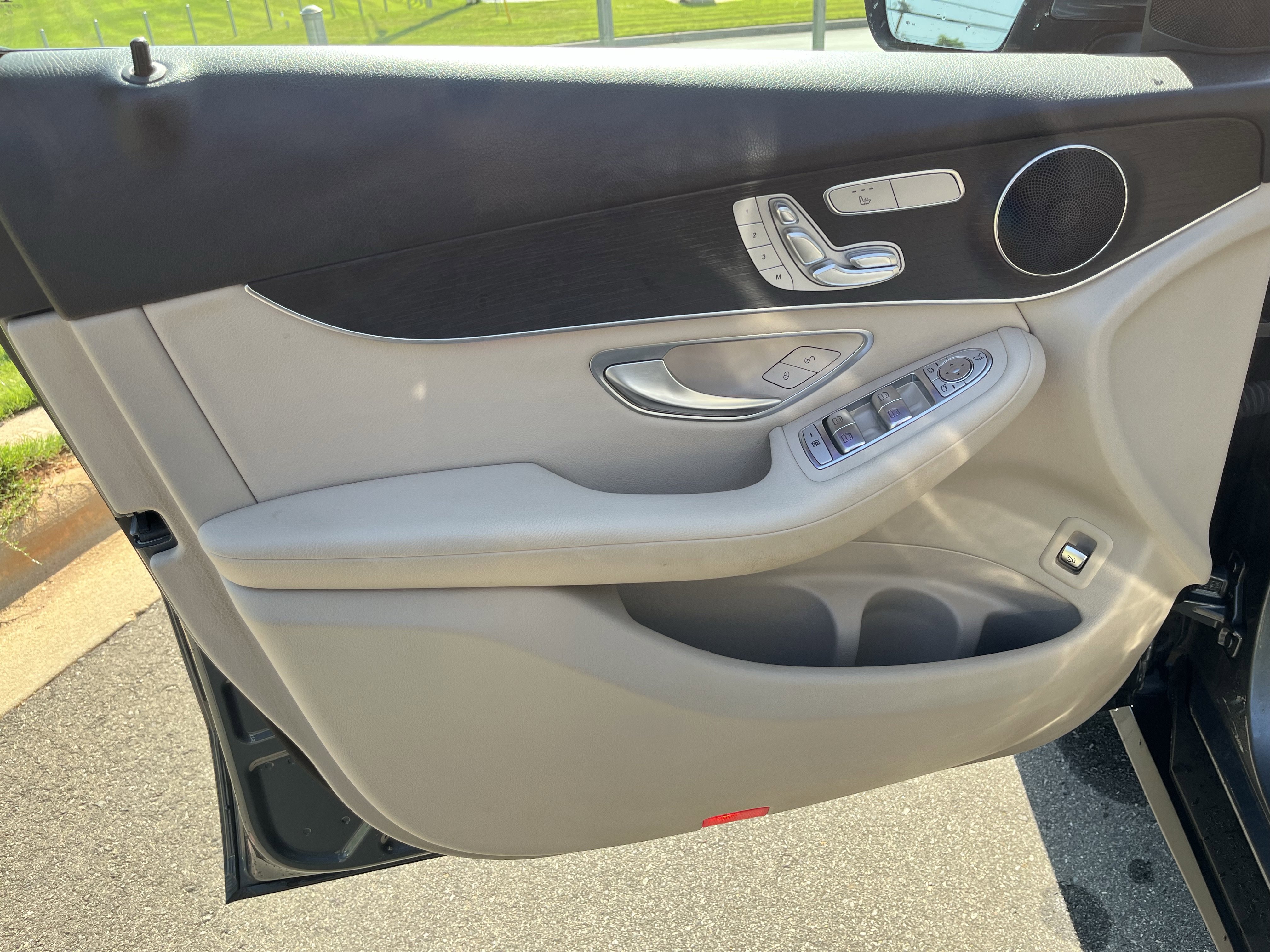 Used 2021 Mercedes-Benz GLC 300 4MATIC image 14
