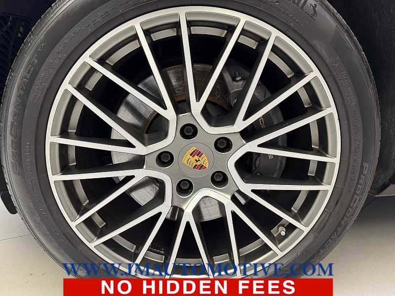 Used 2023 Porsche Cayenne Platinum Edition image 9