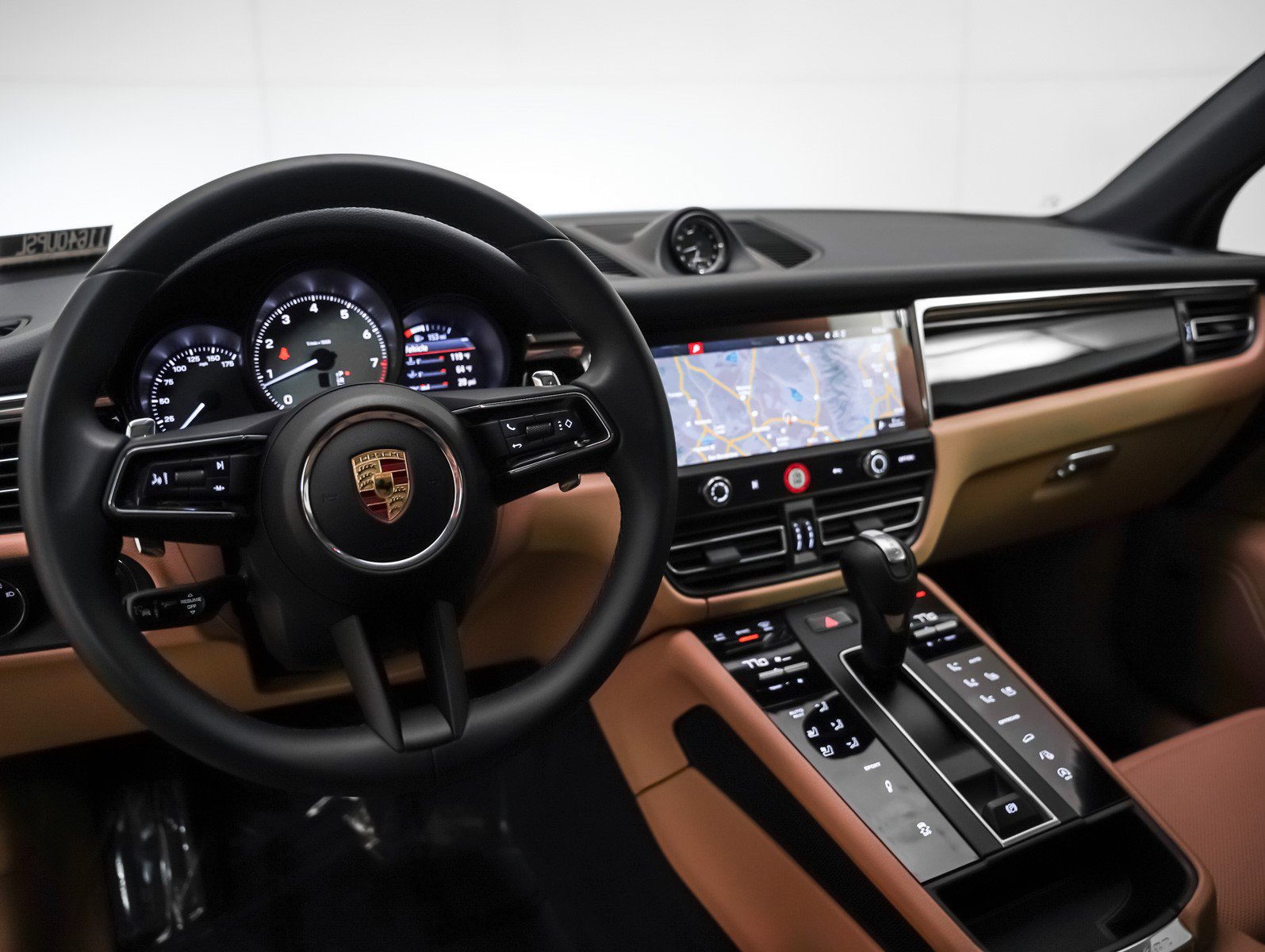 Used 2025 Porsche Macan S image 4